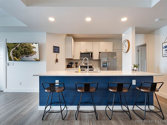 3rd image of 905 E Harbour Towne Dr #905