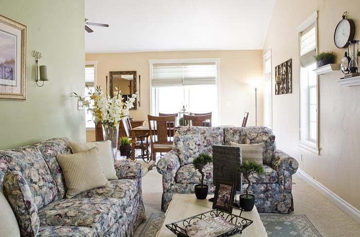 2nd image of 3018 E Somerset Dr