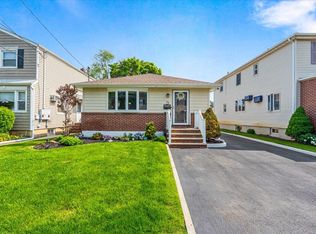 38 Leaman Pl, Lynbrook, NY 11563
