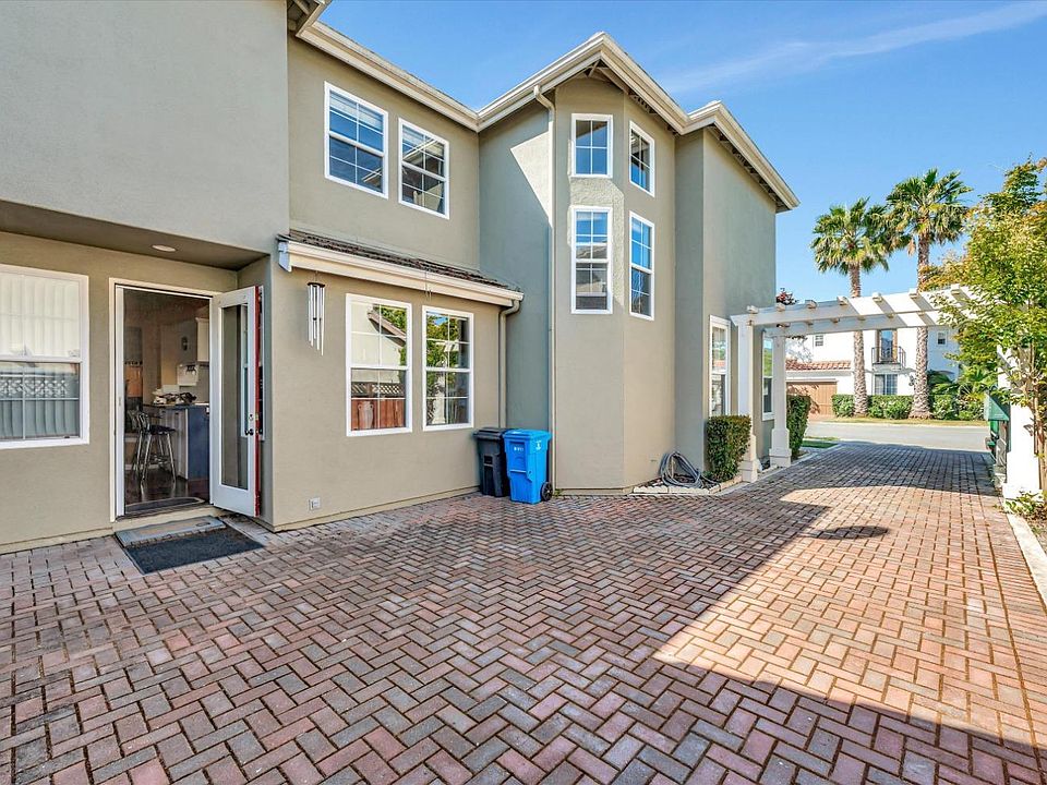 2nd image of 31 Laconheath Avenue