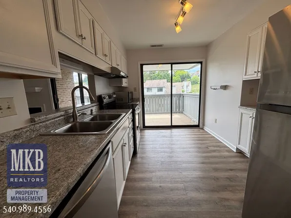 2527 Gatehouse Ln, Salem, VA 24153