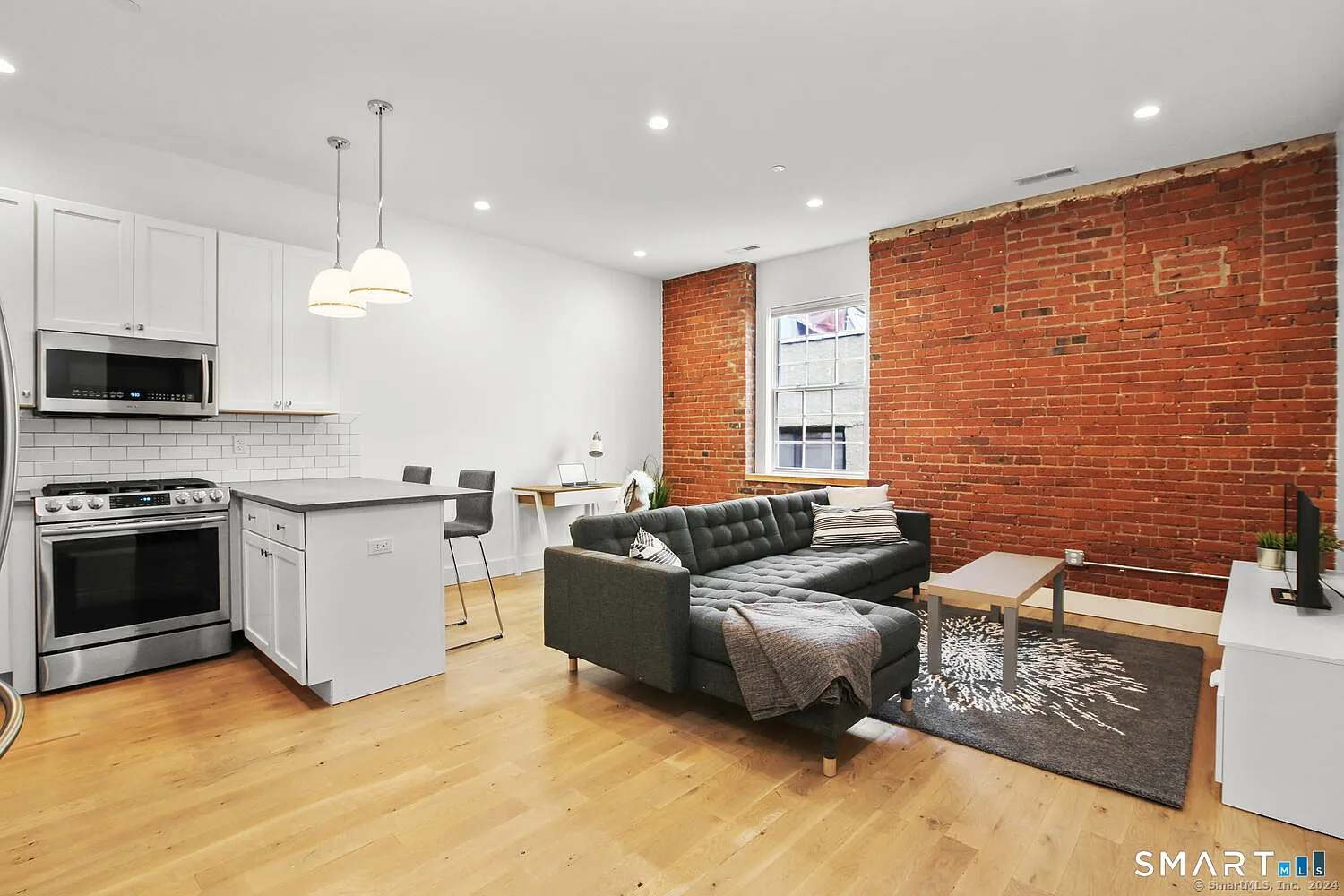 1 bed, 1.0 bath, 700 sqft, $2,450 — Photo 4