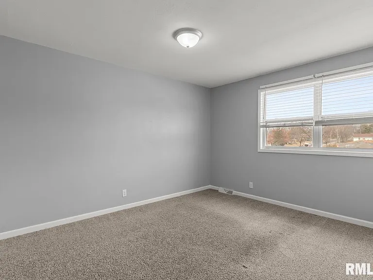 2020 W Glen Ave — Photo 16
