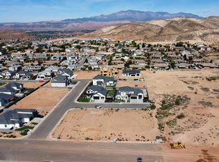 33 Mountain View Dr, Washington, UT 84780