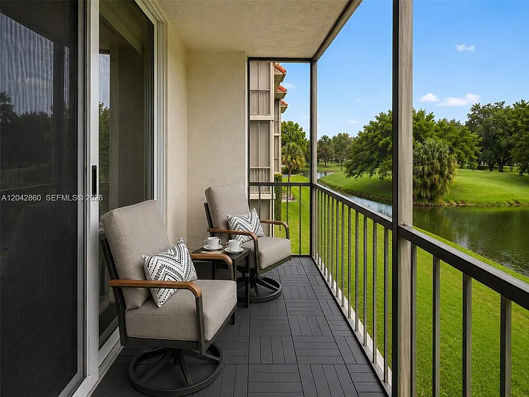 800 S Hollybrook Dr #205 — Photo 1