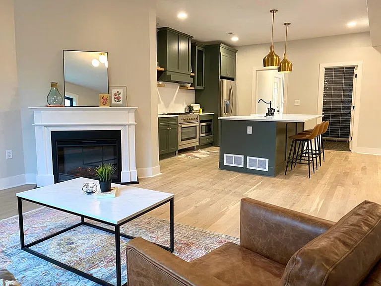 1301 Hewitt Ave — Photo 4