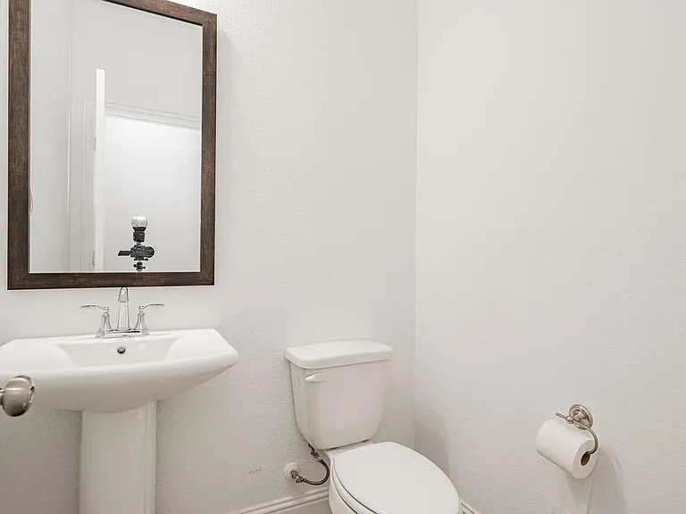 537 Parkside Dr — Photo 8