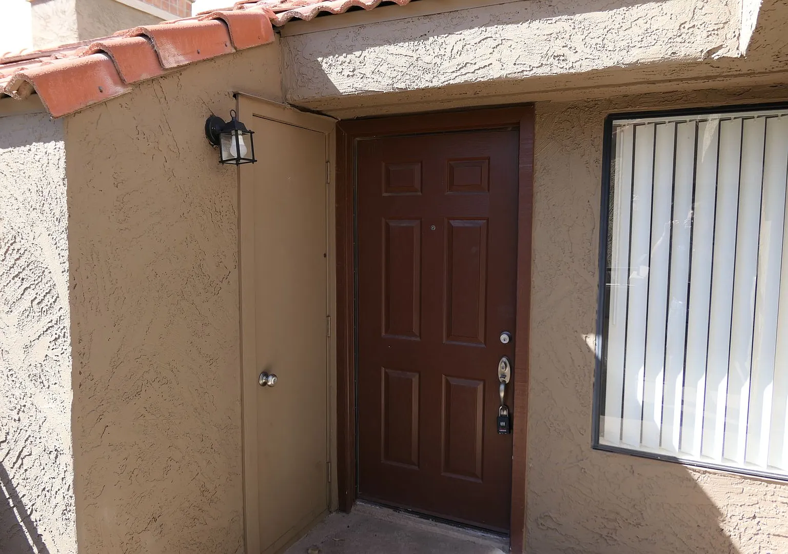 Ideal 2 Br 2 Ba 1 Cg Gated Condo Near Tatum and Shea in Scottsdale — Photo 1