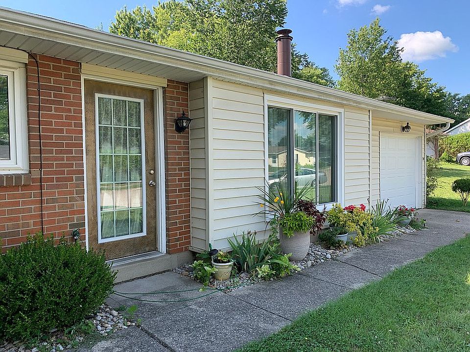 1st image of 816 Clover Cir