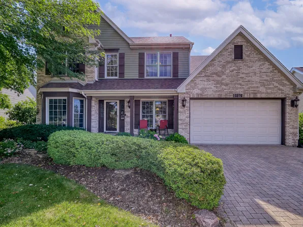 1S076 Mill Creek Cir W, Geneva, IL 60134