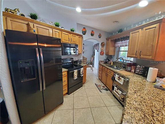 4th image of 615 Fisher Ct