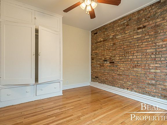 5th image of 955 W Cornelia Ave APT 3B