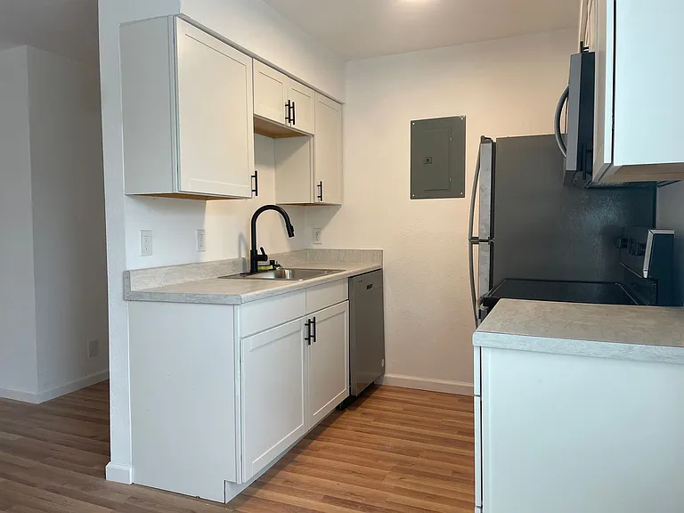 2803 Hemphill Park #B-110 — Photo 4