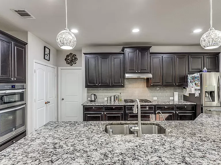 8609 McCutchins Dr — Photo 7