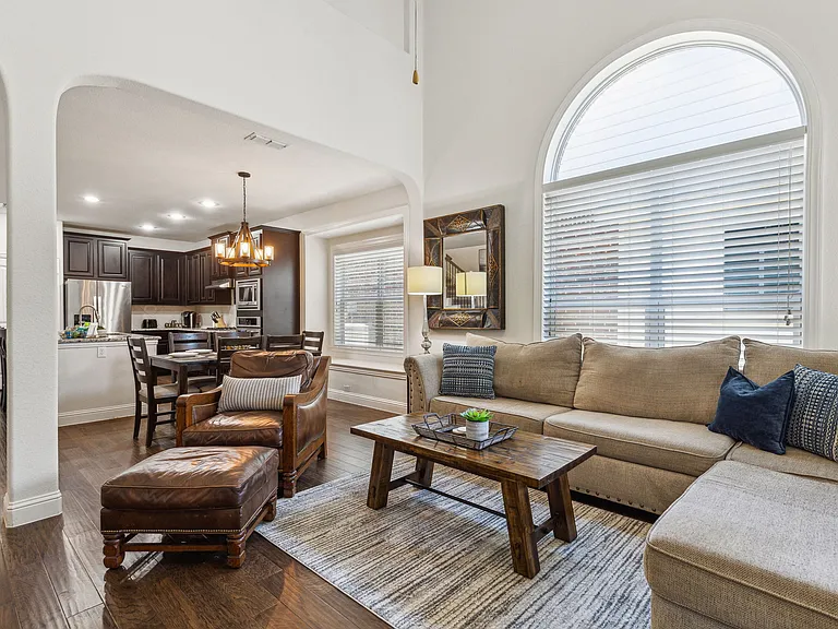 2360 Fountain Gate Dr — Photo 4