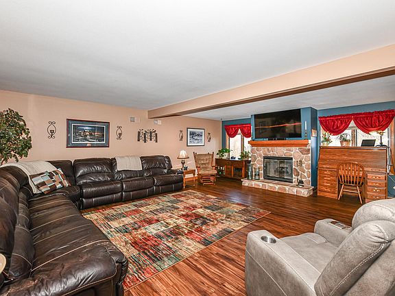 3rd image of 8436 Wildwood Ct