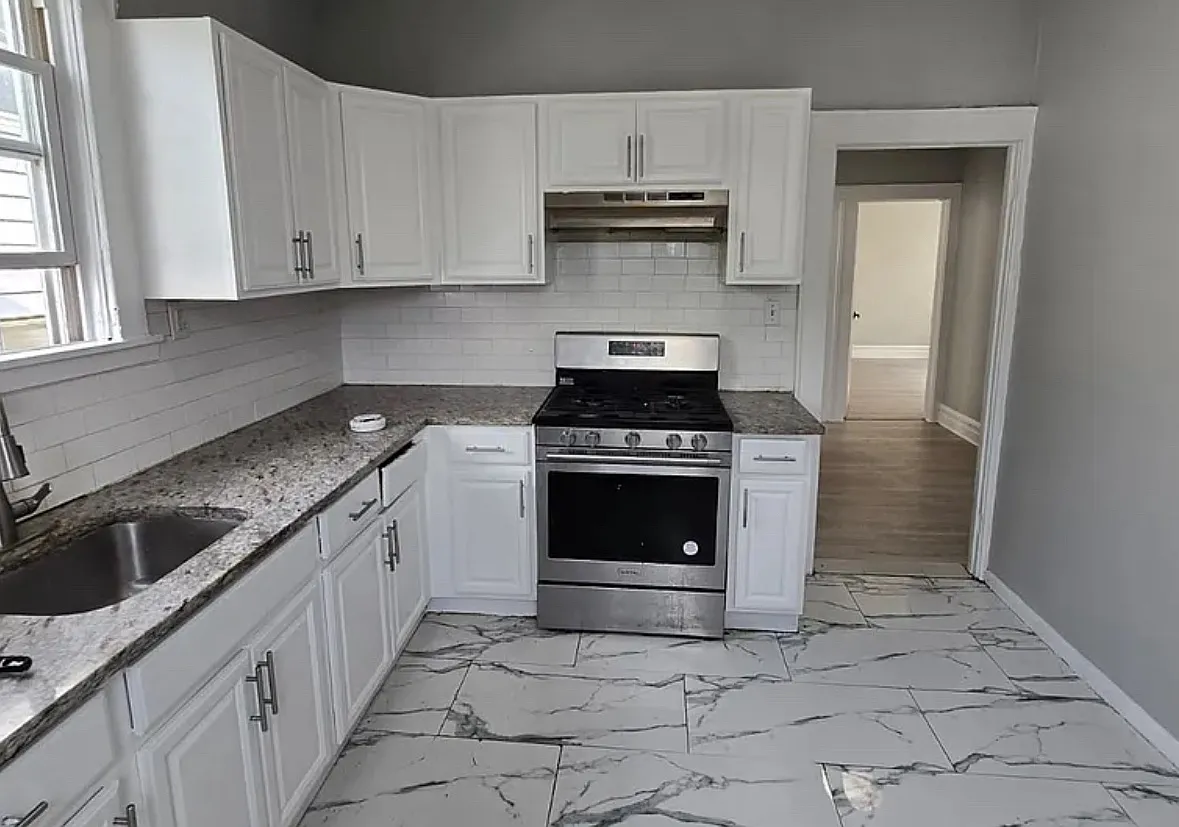 3 bed, $2,175 — Photo 2