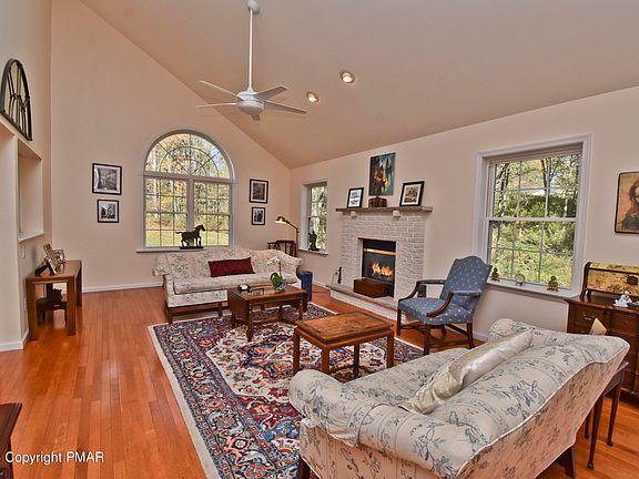 3rd image of 522 Woodhaven Ln