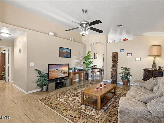 3rd image of 582 S MONTE VISTA Street