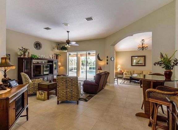3rd image of 38 Clubhouse Ct