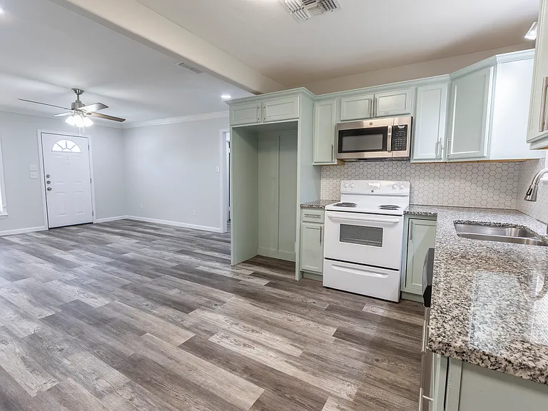 1545 Wynwood St — Photo 11