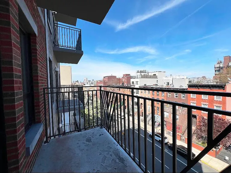 952 Bedford Ave #4D — Photo 8