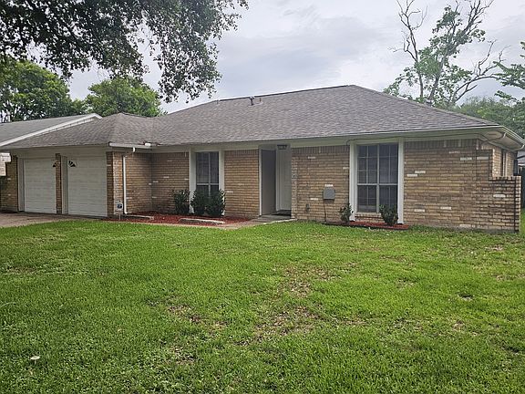 3rd image of 1404 Cactus St