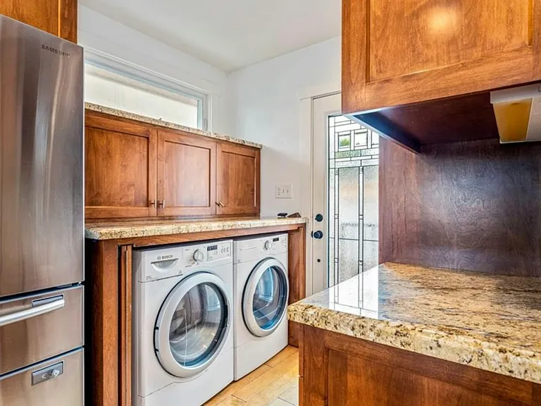 4759 Hackett Ave — Photo 10