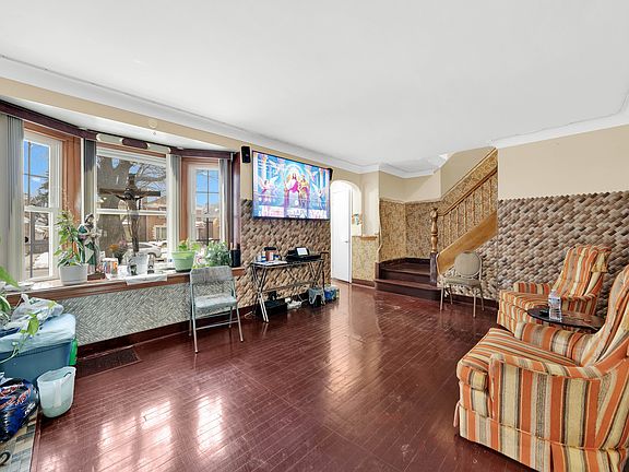 3rd image of 3520 Ridgeland Ave