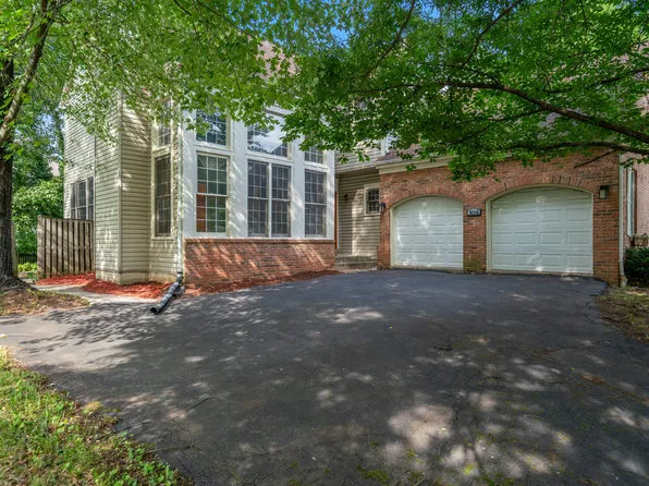 9110 Tallfield Ct, Lanham, MD 20706