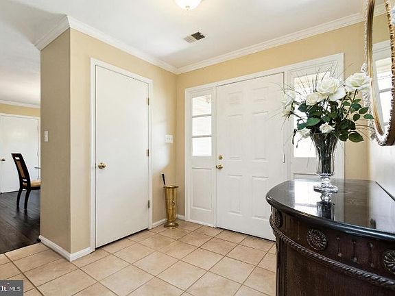 5th image of 10801 Midsummer Dr