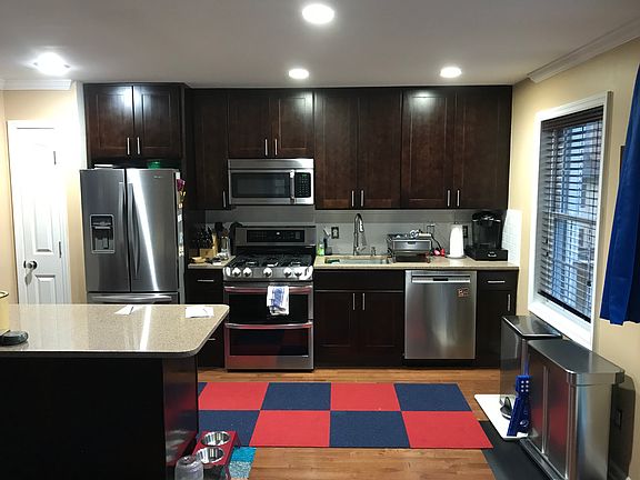 Spacious kitchen w/ SS appli