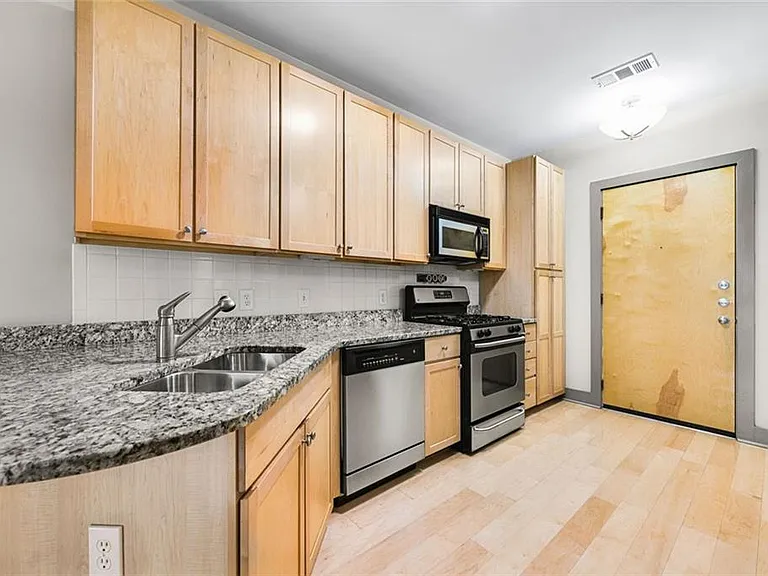 799 Hammond Dr #306 — Photo 6