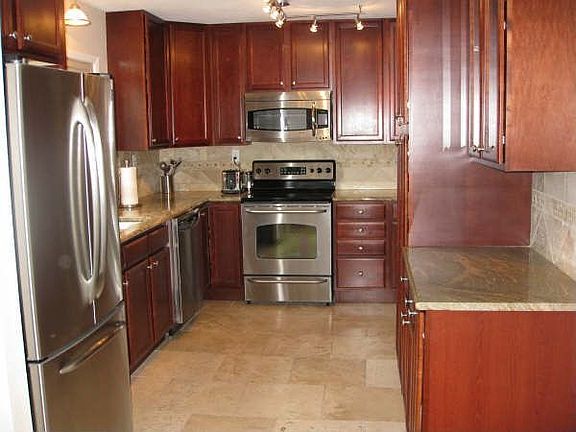 granite countertop,42 in cabinets, stainless steel appliances, travertine tile