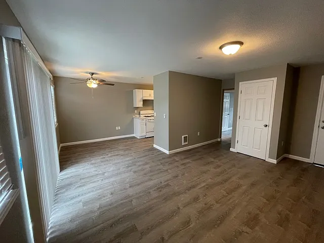 Pacific Pointe Apartments — Photo 9