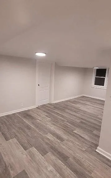 122 E Scott St — Photo 3