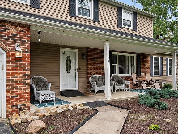 3rd image of 11730 Huntington Way NW