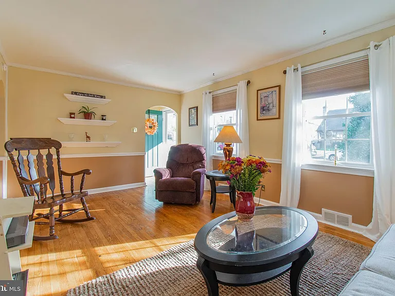 301 Central Ave — Photo 3