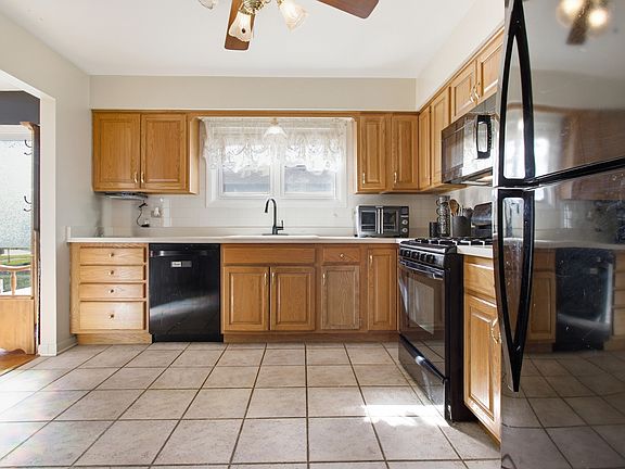 3rd image of 526 N Edgewood Ave