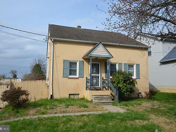 2nd image of 4 Redwood Ave