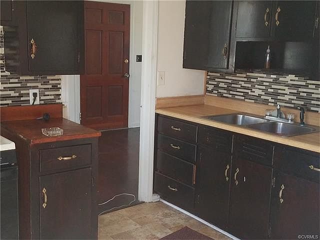 2nd image of 4405 Carpenter Rd