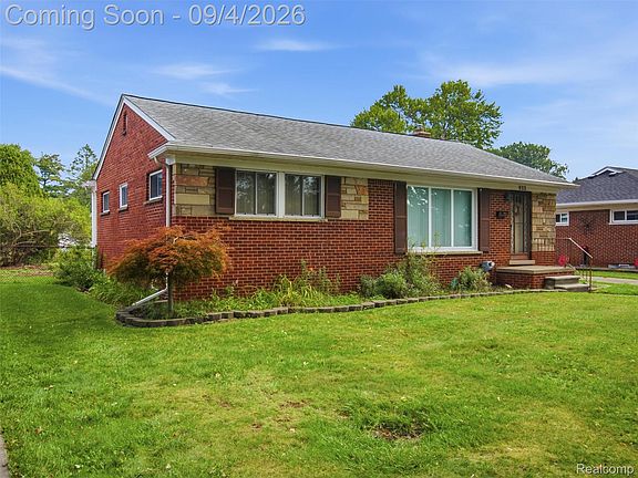 2nd image of 932 N Esplanade St