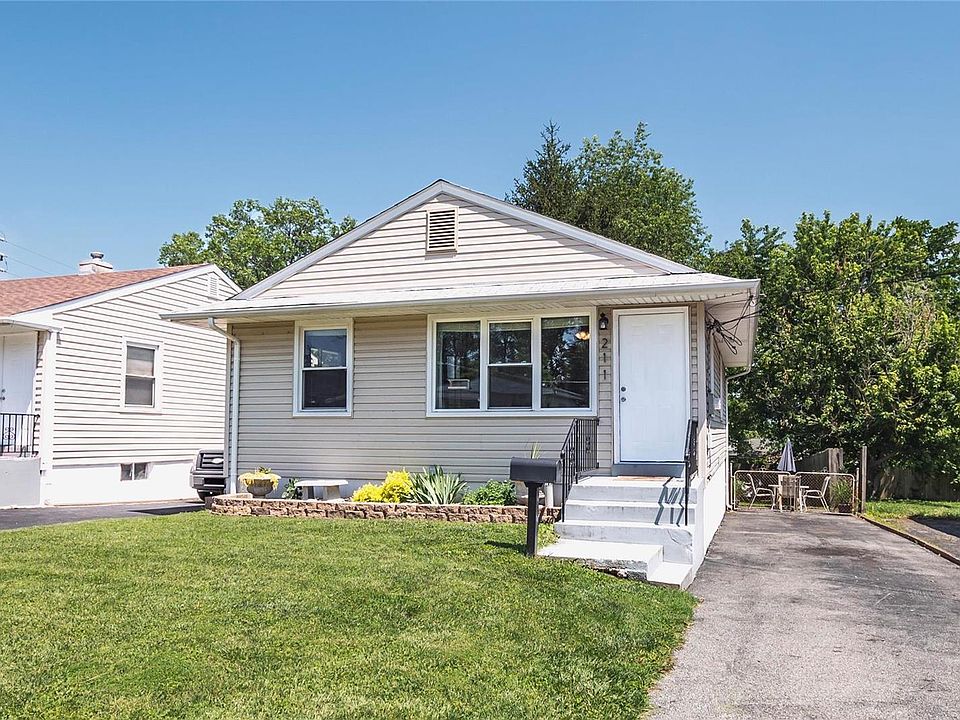 1st image of 211 Monica Dr