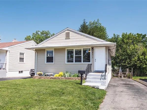 211 Monica Dr, Saint Louis, MO 63127