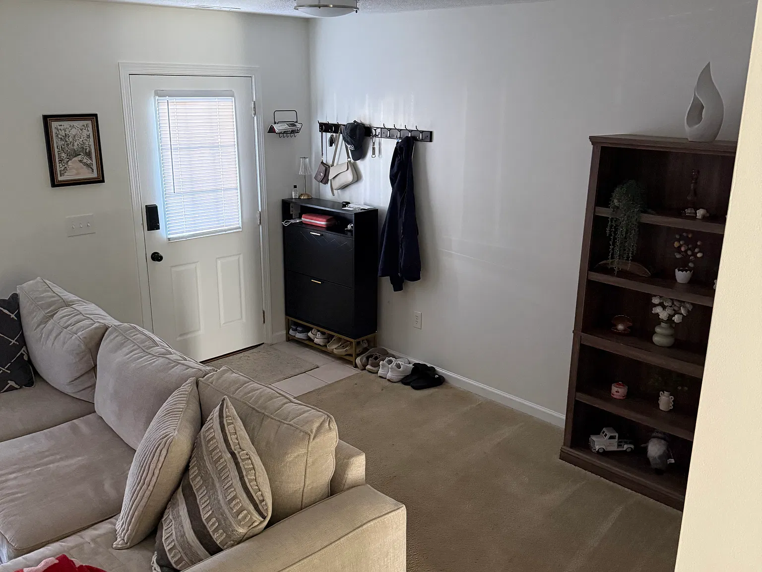 3 bed, 2.5 bath, 1408 sqft, $2,100 — Photo 2