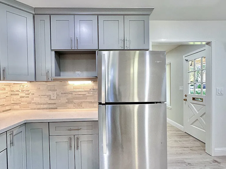 655 Mariposa Ave — Photo 34