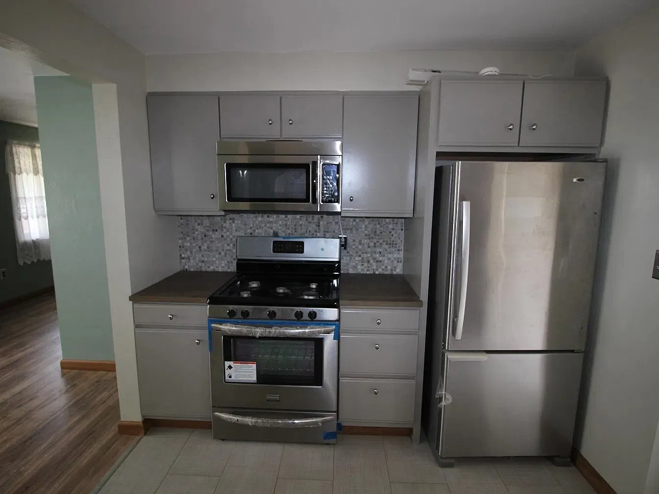 3 bed, 1110 sqft, $1,900 — Photo 3