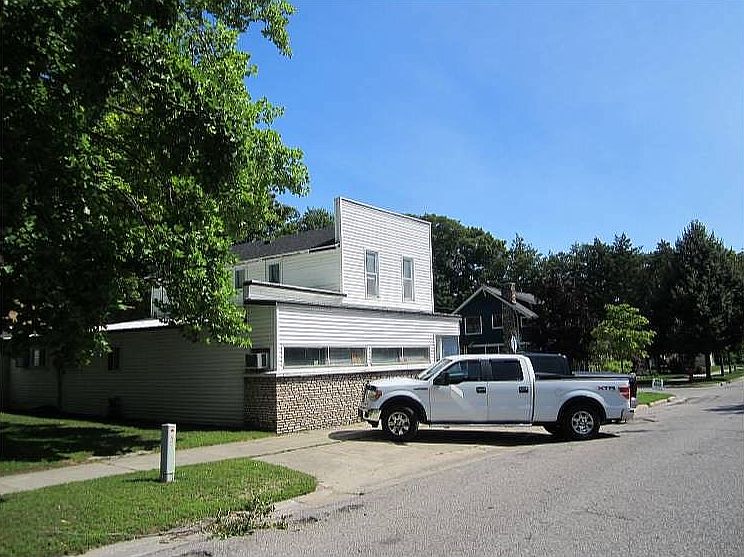 401 Antrim St, Charlevoix, MI 49720 Zillow
