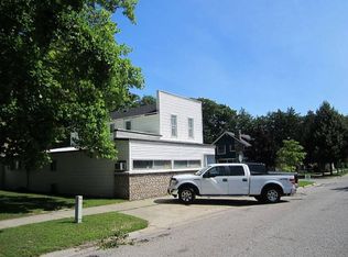 401 Antrim St, Charlevoix, MI 49720