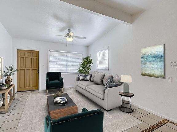 3rd image of 304 E Cornelius Cir